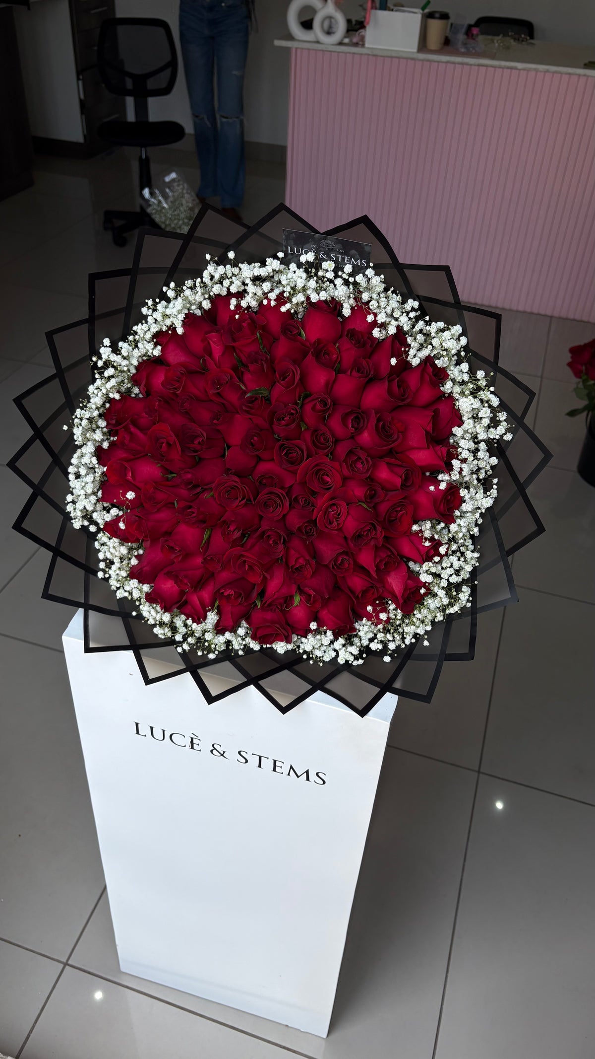 Red rose bouquets with baby’s breath/ Gyp