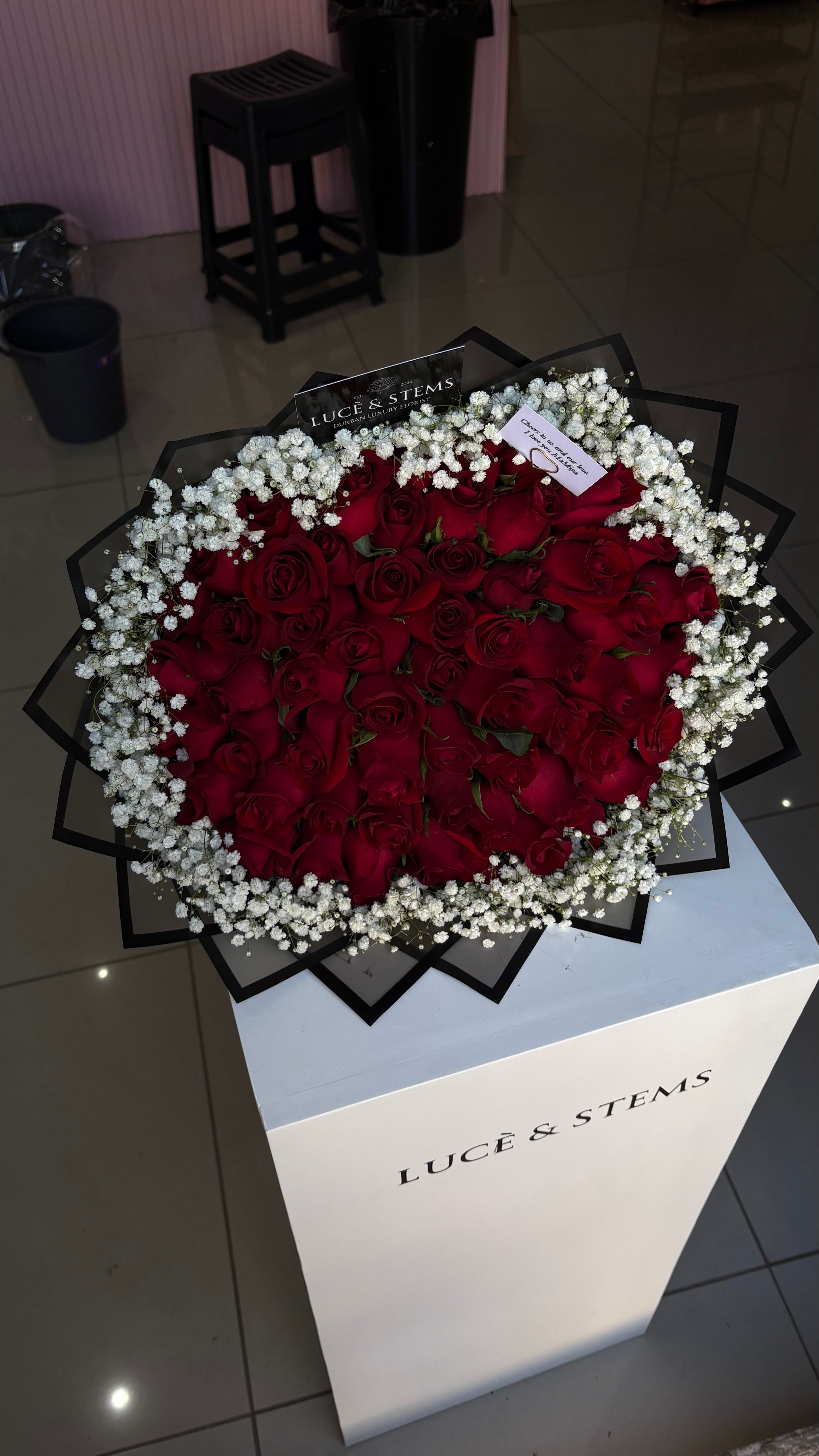 Red rose bouquets with baby’s breath/ Gyp